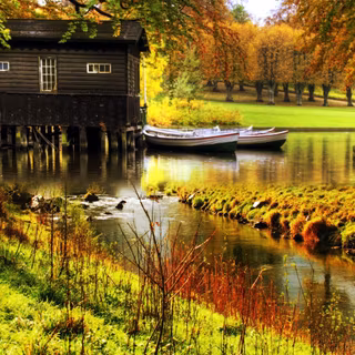 Lake house wallpaper