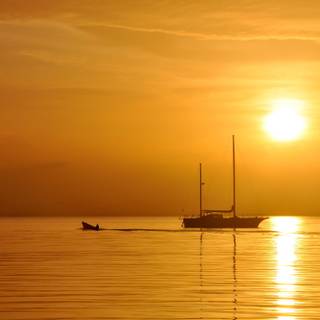 Sunset sailing wallpaper