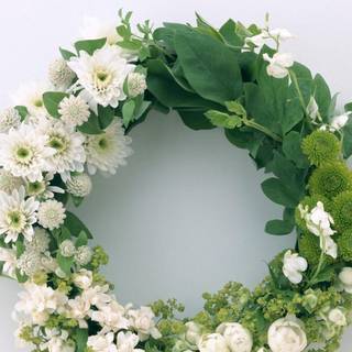 Wreath wallpaper