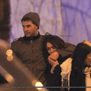 Miley Cyrus and Liam Hemsworth wallpaper