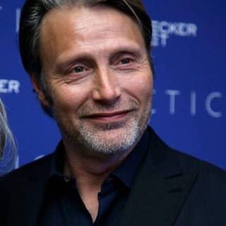 Arctic movie 2019 wallpaper