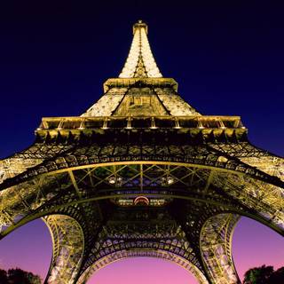 Eiffel Tower 4K wallpaper