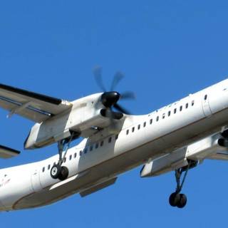 Bombardier Dash 8 wallpaper