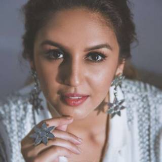 Huma Qureshi wallpaper