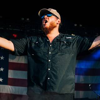 Luke Combs wallpaper