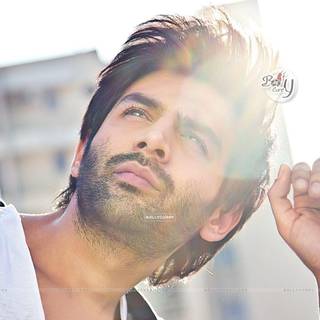 Kartik Aaryan wallpaper