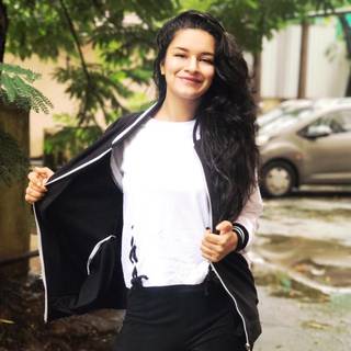 Avneet Kaur wallpaper