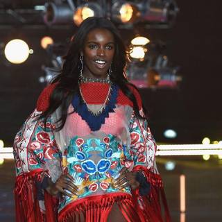 Leomie Anderson wallpaper