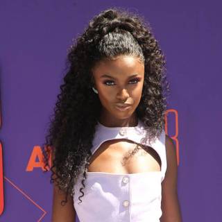 Leomie Anderson wallpaper