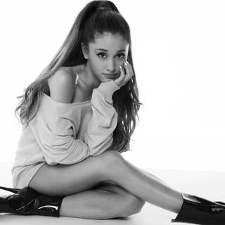 Ariana Grande 2019 wallpaper