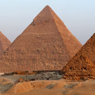 Pyramids of Giza wallpaper