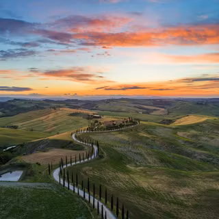 Tuscan countryside wallpaper