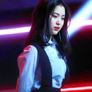 Shin Ryu-jin wallpaper