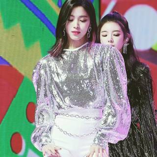 Shin Ryu-jin wallpaper