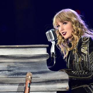 Taylor Swift Reputation Netflix wallpaper