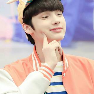 Huening Kai wallpaper