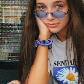 Emma Chamberlain wallpaper