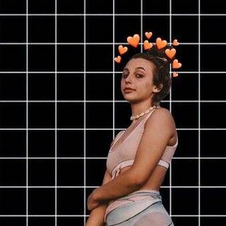 Emma Chamberlain wallpaper