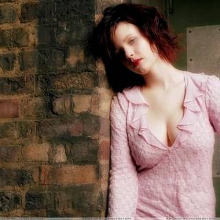 Thora Birch wallpaper