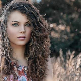 Curly hair girls wallpaper