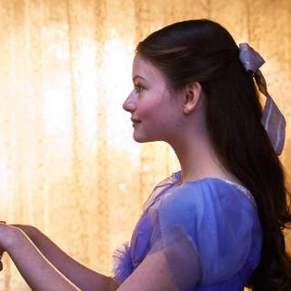 Mackenzie Foy 2019 wallpaper