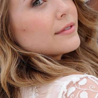 Elizabeth Olsen 1080x2280 wallpaper