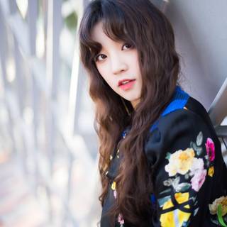 Yuqi (G)I-DLE wallpaper