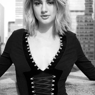 Grace Van Patten wallpaper