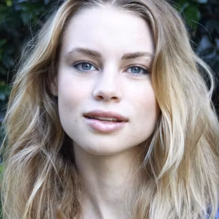 Lucy Fry wallpaper