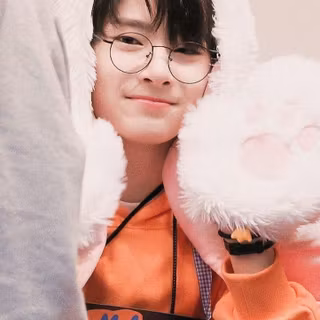 Yang Jeongin wallpaper