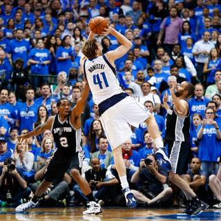 Dirk Nowitzki fadeaway wallpaper