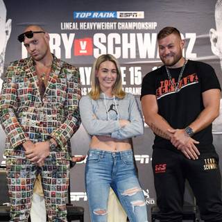 Tyson Fury vs Tom Schwarz wallpaper