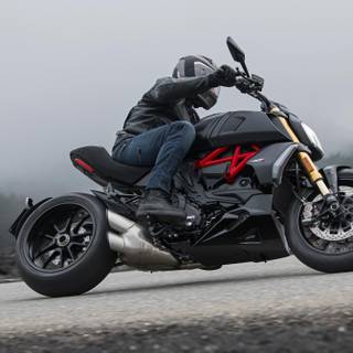Ducati Diavel 1260S wallpaper