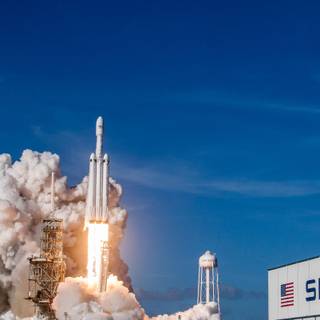 SpaceX Falcon Heavy wallpaper