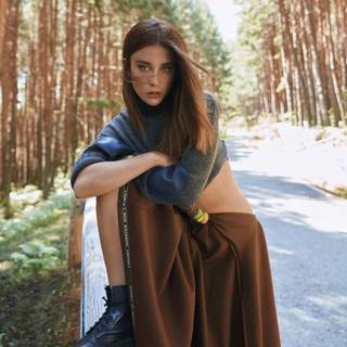 María Pedraza wallpaper