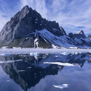 Mountain reflections wallpaper