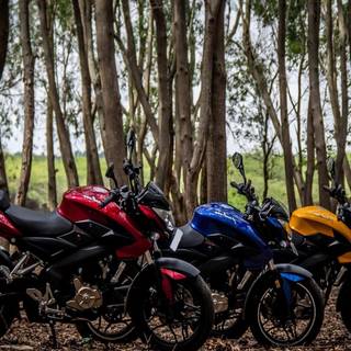 Pulsar 200 NS black wallpaper