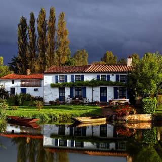 Little house at the lake wallpaper