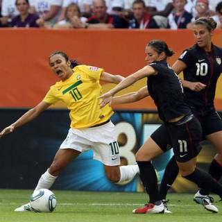 Ali Krieger wallpaper