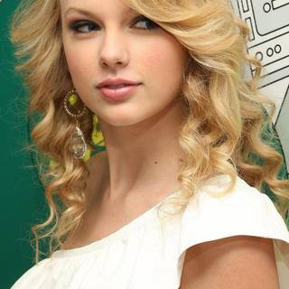 Taylor Swift mobile wallpaper