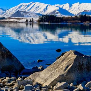 Lake in New Zealand wallpaper