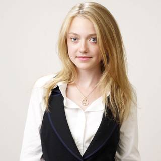 Elle Fanning actress wallpaper