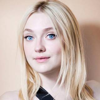 Elle Fanning actress wallpaper