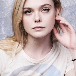 Elle Fanning blonde wallpaper