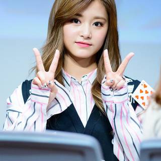 Jungyeon and Tzuyu wallpaper