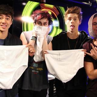 Calum Hood wallpaper