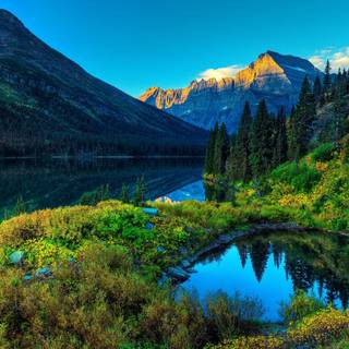 Beautiful mountain scenery wallpaper