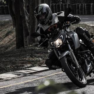 Apache RTR 200 4V wallpaper