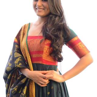 Shalini Pandey wallpaper