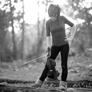 Girl and violin wallpaper
